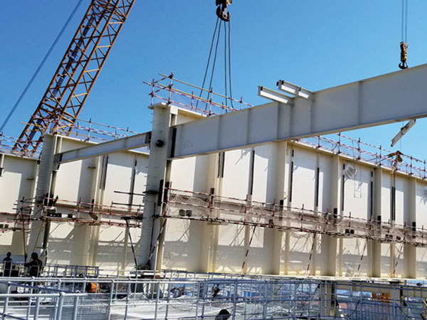 2019年(nián)公司承接的(de)山(shān)東(dōng)蓬萊電(diàn)廠(chǎng)塔式爐鋼結構安裝現(xiàn)場(chǎng)